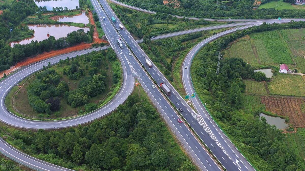 高速公路實(shí)現(xiàn)多機(jī)房動(dòng)力環(huán)境監(jiān)控的集中管理